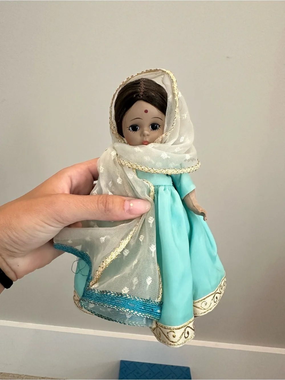 Alexander Doll Company: Traditional Indian-Style Kids Doll Set - Peach & Teal